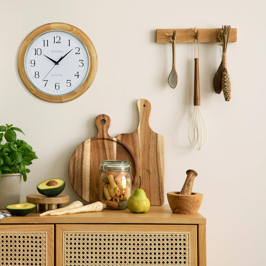 Bulova C5005 Reloj de pared analógico atómico de madera